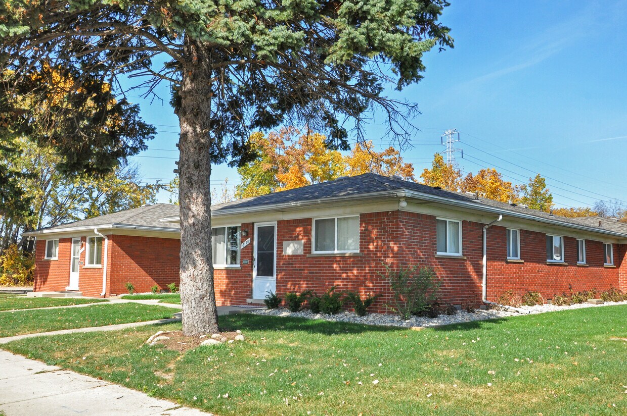 Front Exterior - 16170 Regina Ave