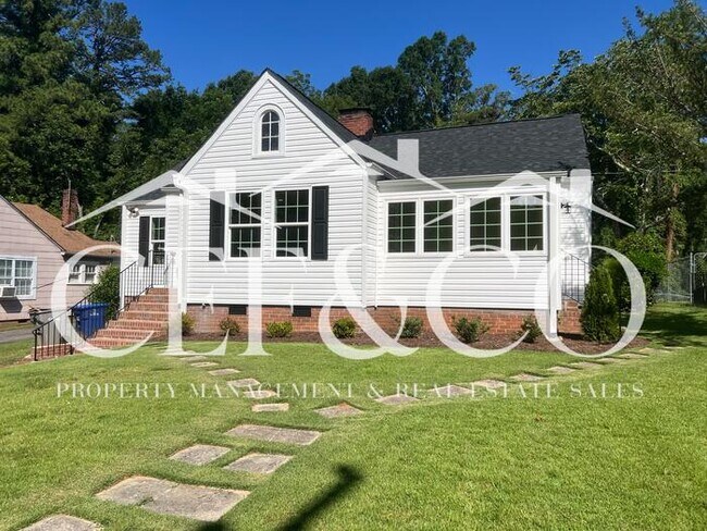 Foto del edificio - Spacious 3 bedroom home now available in Spartanburg!