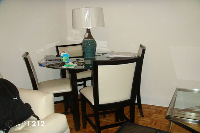 Foto del edificio - 307 E 44th St