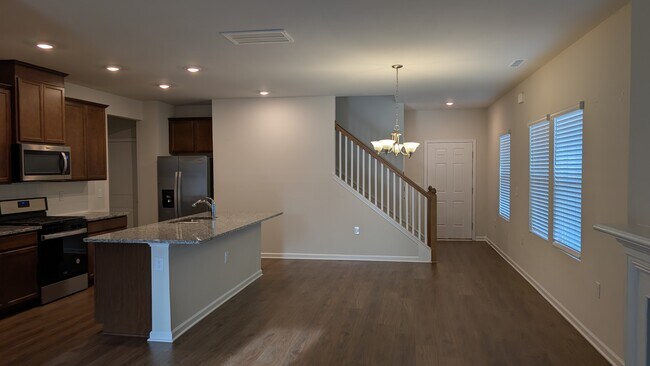 Building Photo - 418 Diversity Wy
