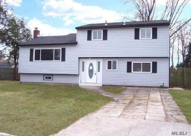Primary Photo - 16 Holiday Park Dr