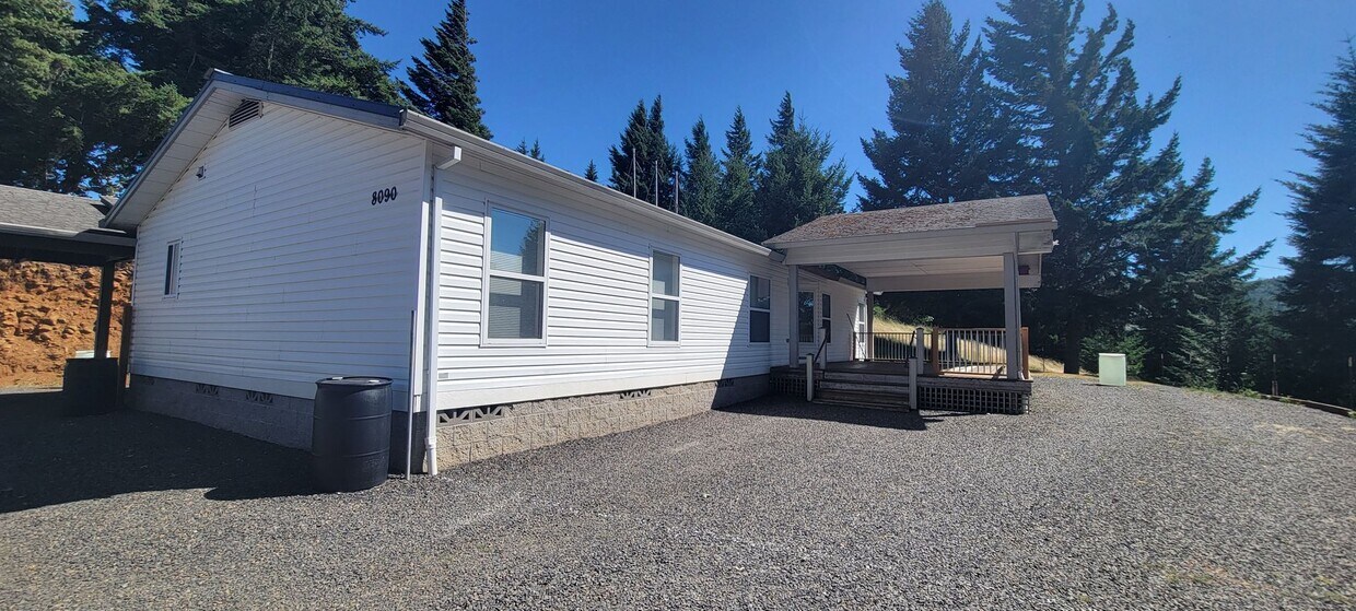 Foto principal - 8090 Sawtell Rd