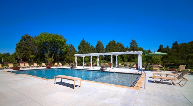 Expansive Sundeck Surrounding Swimming Pool - Valor Apartment Homes