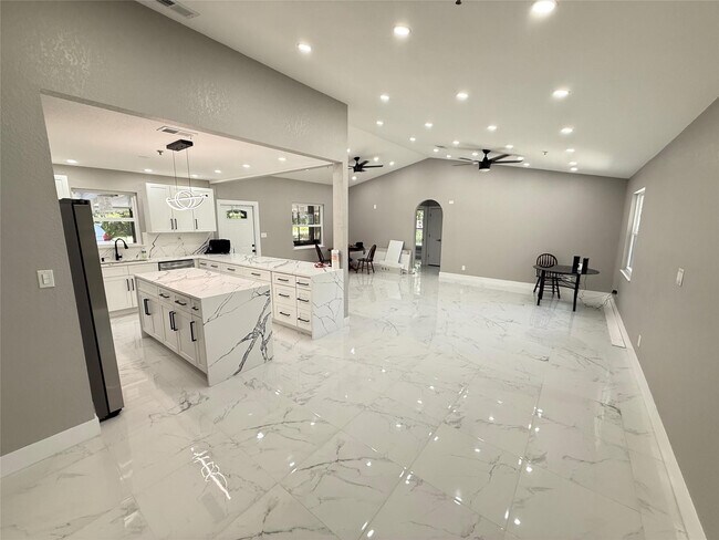 Foto del edificio - 603 N Sunset Ave