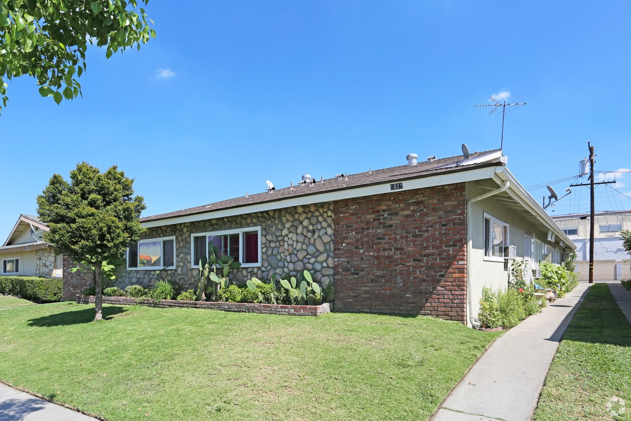 Primary Photo - 1021 N Shattuck Pl