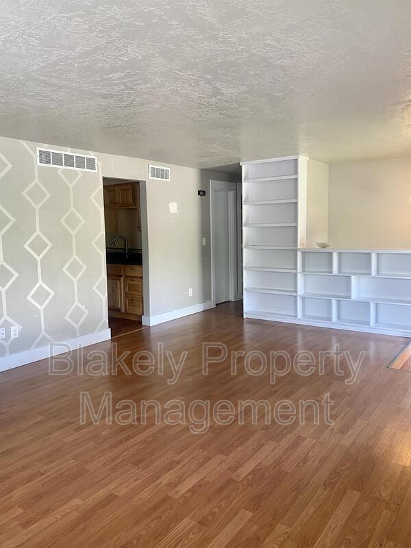 Foto del edificio - 1541 Marilyn Cir