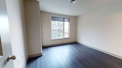 Interior Photo - 100 Pier 4