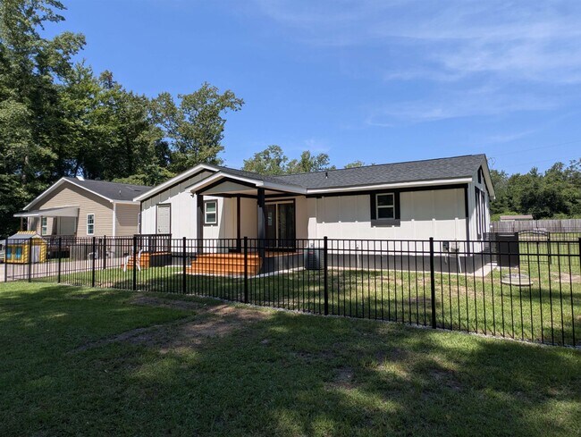 Building Photo - 2201 Livingston Ln