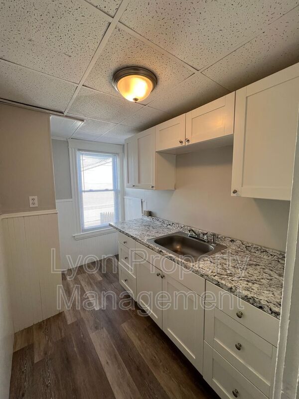 Building Photo - 325 Cass Ave