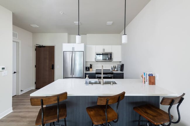 Building Photo - 1632 N Franklin Pl