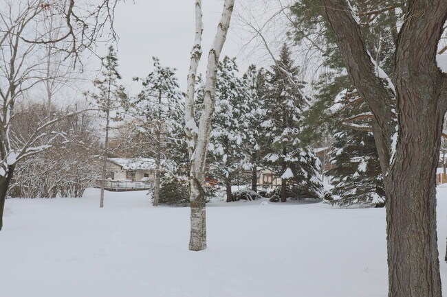 Foto del edificio - 7096 Stratford Rd