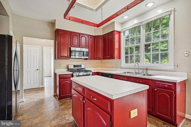 Foto del edificio - 18862 Crossroads Ct