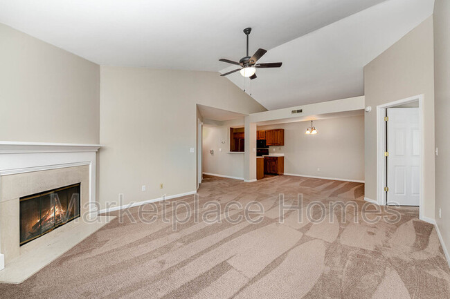 Building Photo - 556 Cloverfield Ln