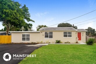 Building Photo - 700 Suncrest Dr Building Photo - 700 Suncrest Dr