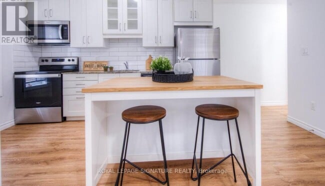 Building Photo - 374 Prospect Ave