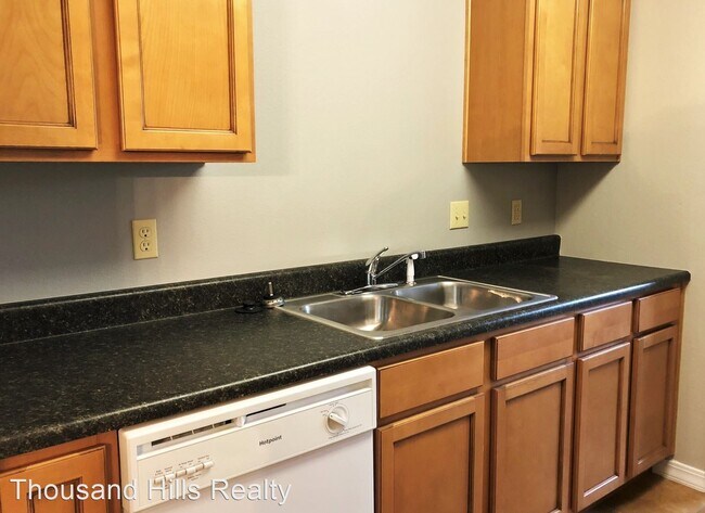 Building Photo - 3 br, 2 bath House - 251 Kayla Lane #A