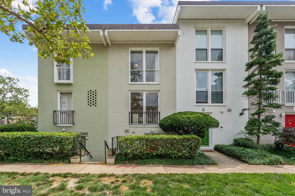 Primary Photo - 212 G St SW