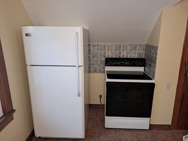 Building Photo - 1574 S 59th St