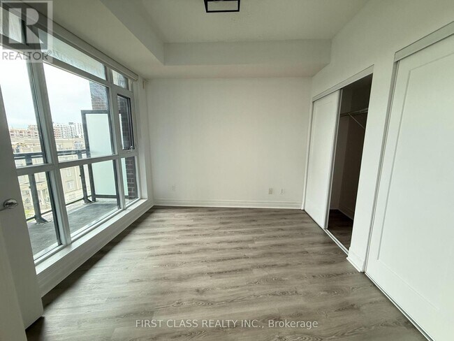Photo du bâtiment - 8130 Birchmount Rd