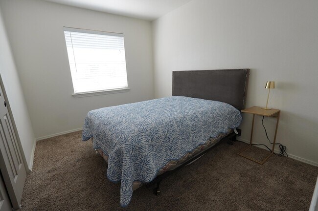 Foto del edificio - 6501 Dungan St NE