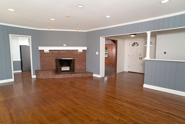 Foto del edificio - 16760 Tupper St