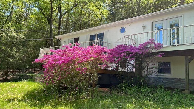 Building Photo - 96 Sagamore Dr