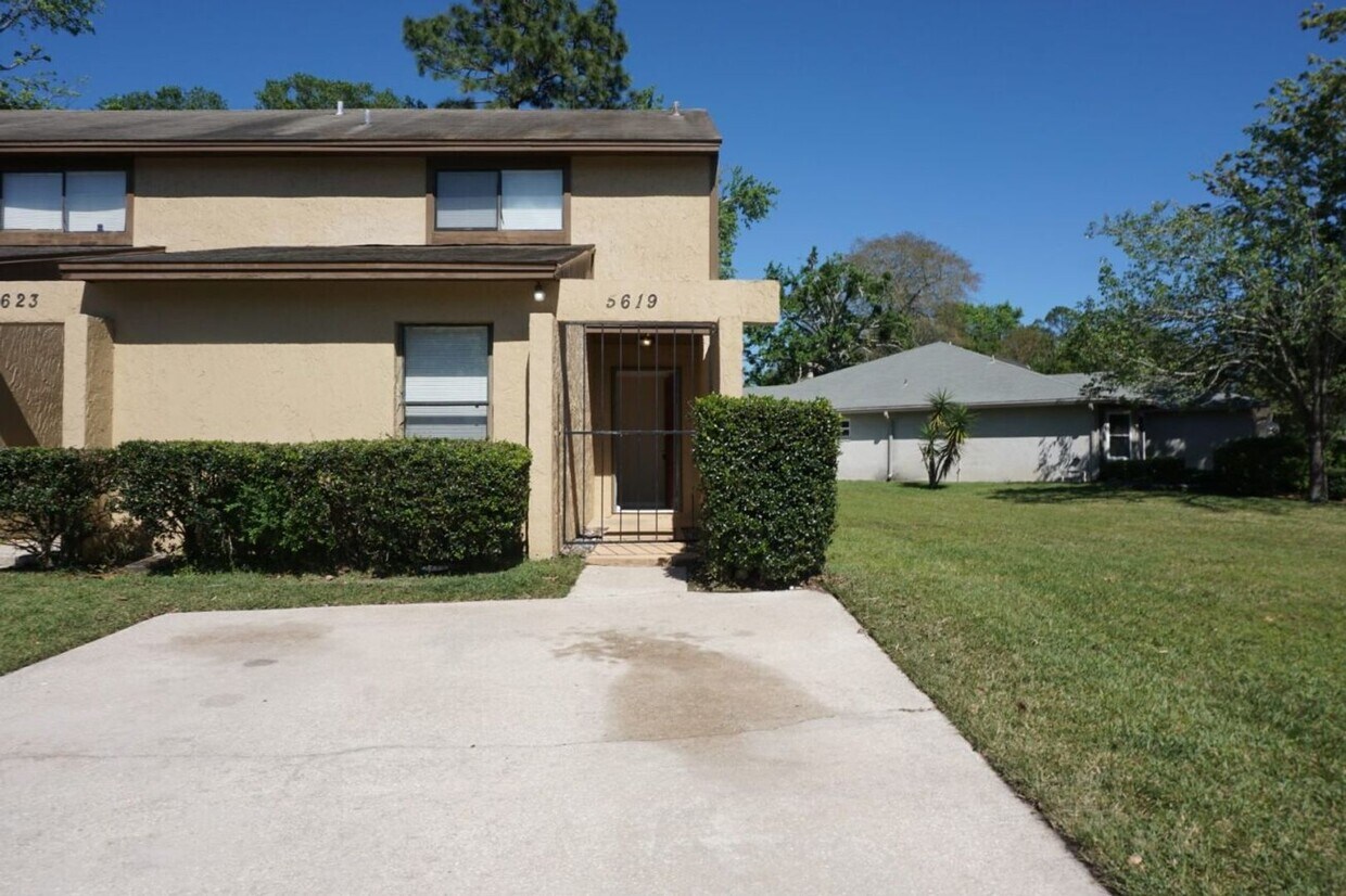 5619 Pinebay Cir S, Jacksonville, FL 32244 Townhome Rentals in