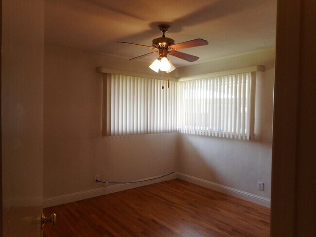 Foto del edificio - 33 E Robinson Ave