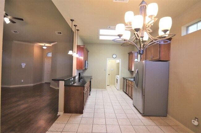 Foto del edificio - 5745 Kathy Ln