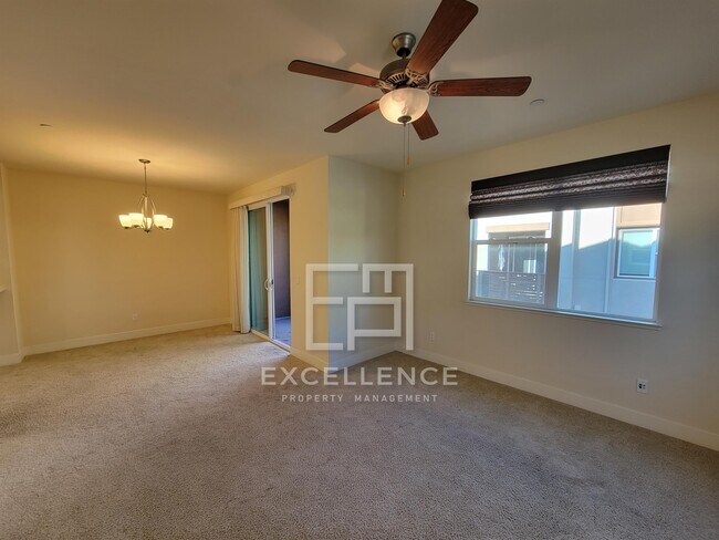 Building Photo - 2571 Fairview Dr