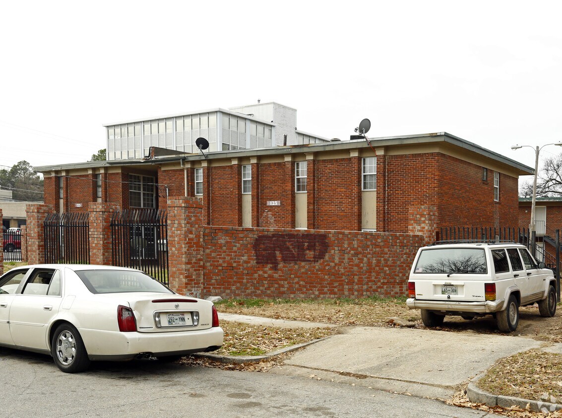 Foto del edificio - 123-131 N Bingham St