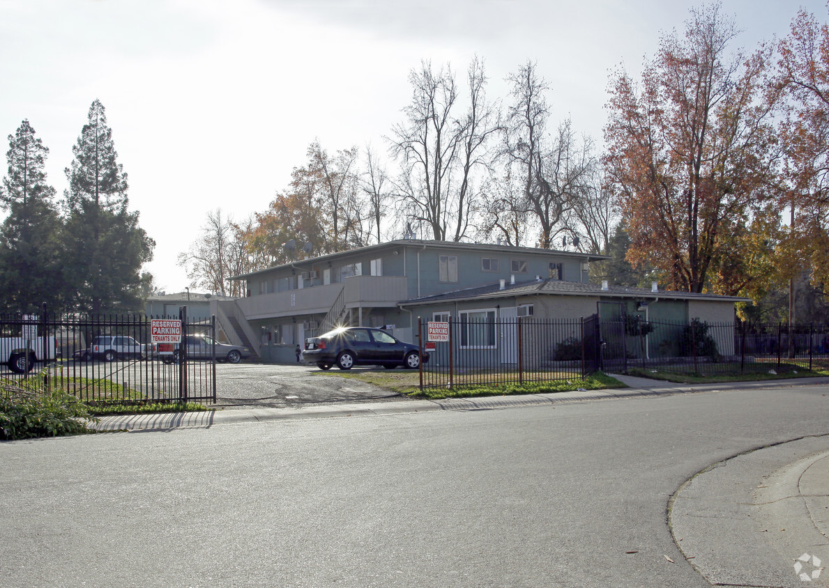 Primary Photo - Martin Luther King Apartments