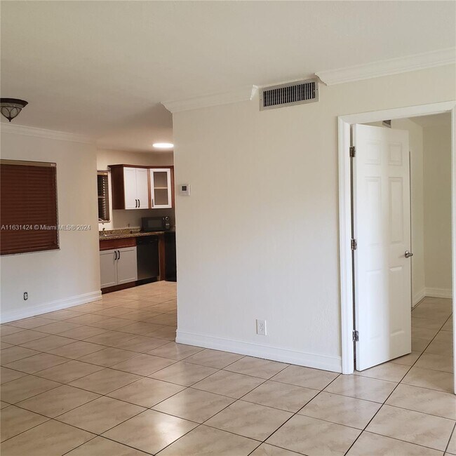 Foto del edificio - 1300 Moffett St