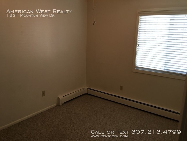 Building Photo - 3bed / 1.5bath