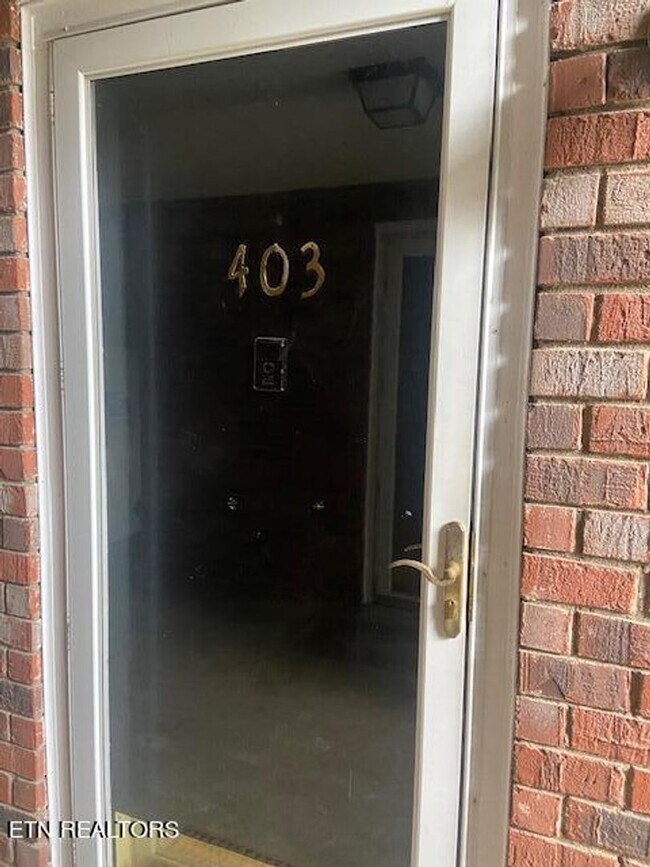 Building Photo - Knoxville 37918 - 2 bedroom, 1 bath Condo ...