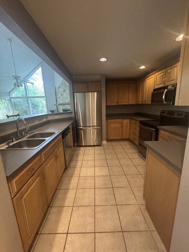 Building Photo - Spacious Mountain Condo 3 bedroom 2 bathroom.