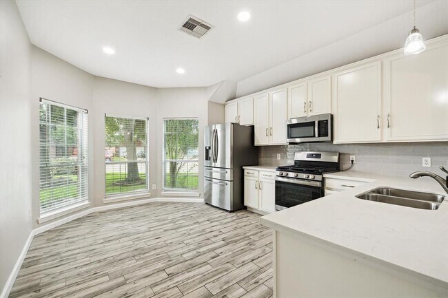 Building Photo - 4018 Raspberry Ct