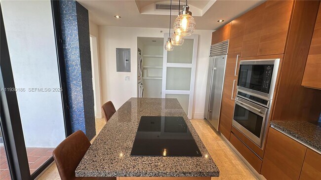 Foto del edificio - 1000 Venetian Way