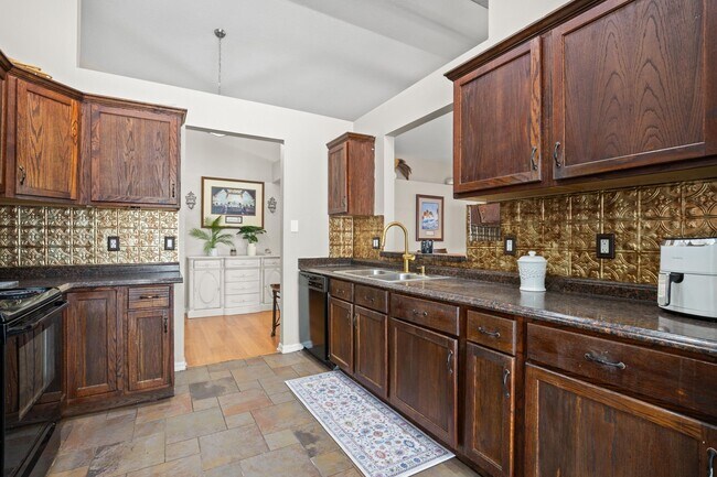 Foto del edificio - 18102 Leafwood Cir