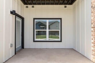 Building Photo - Hudson at Crossroads District