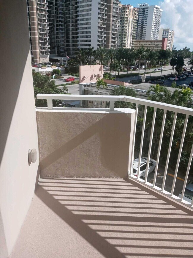 Foto del edificio - 1985 S Ocean Dr