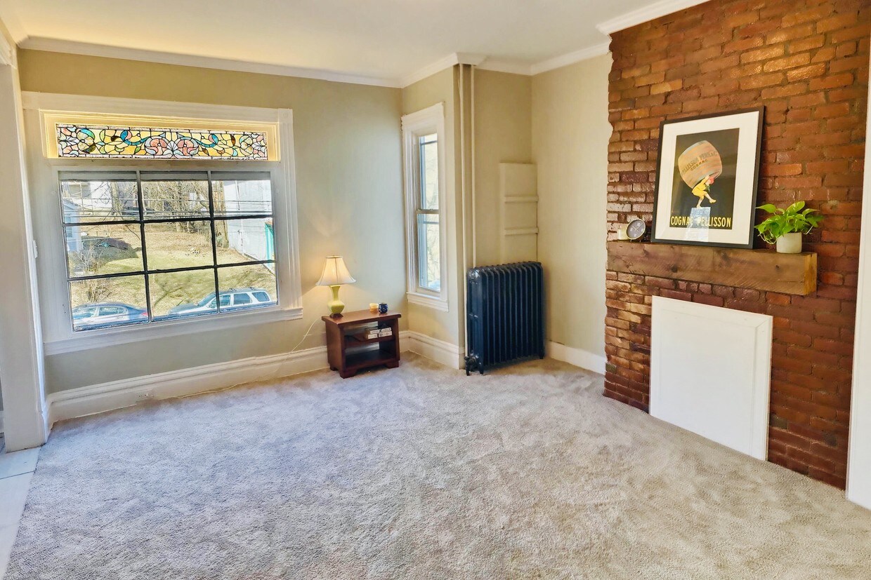 Unit 2 Living - 416 Biddle Ave