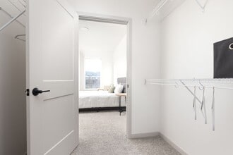 Interior Photo - Lynvue