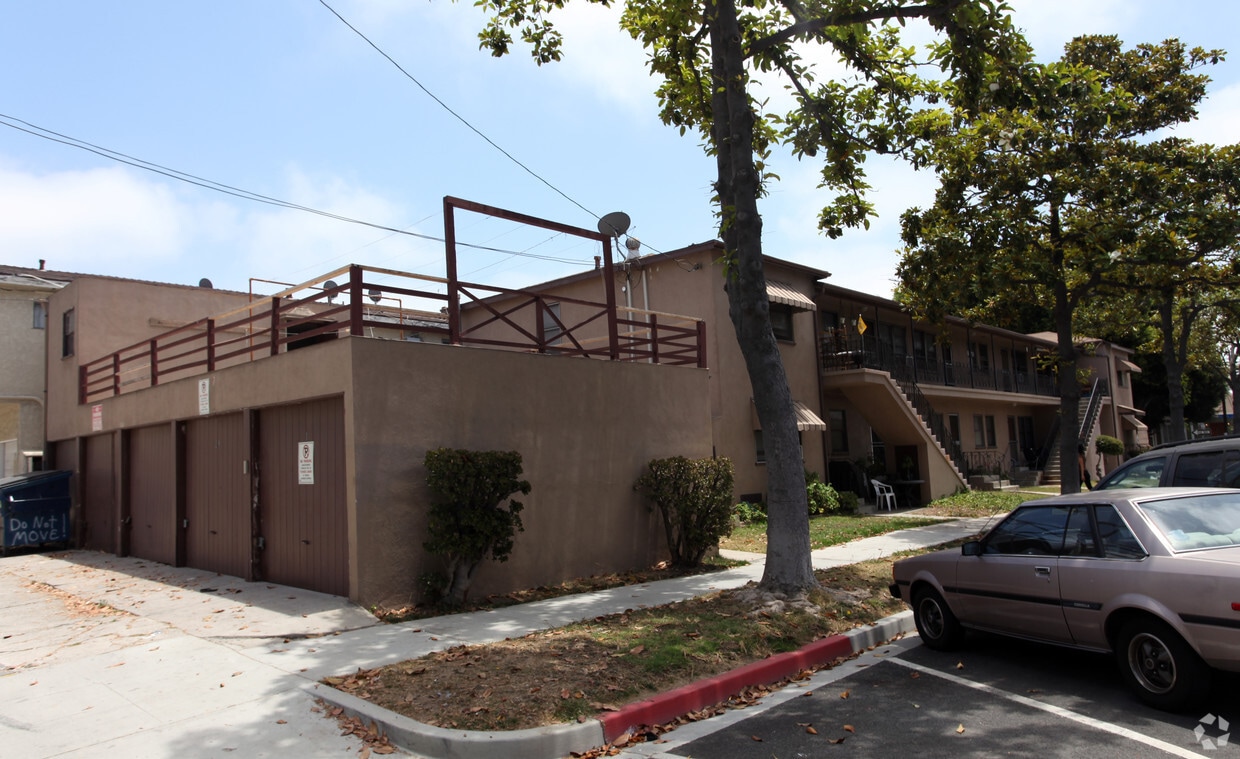Building Photo - 252 Esperanza Ave