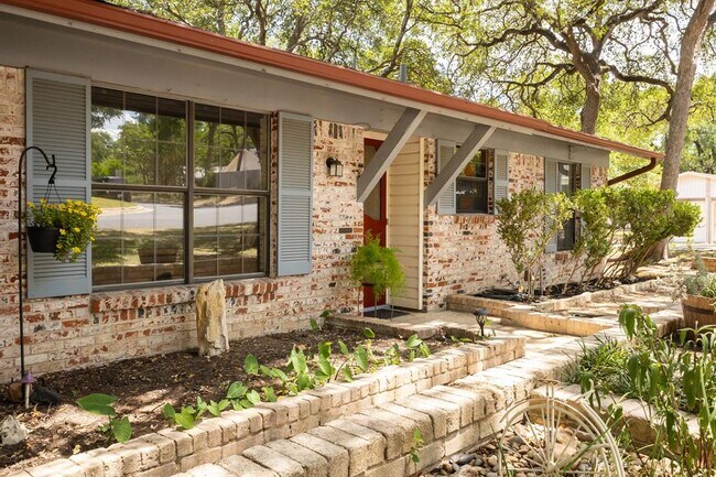 Foto del edificio - 6203 Greentree Ln