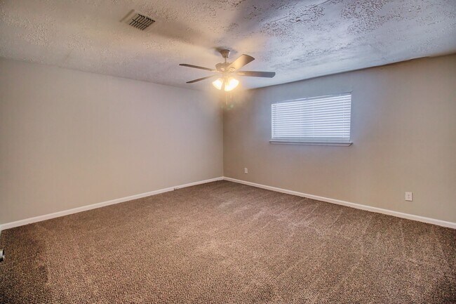 Foto del edificio - 6393 S Briar Bayou Dr