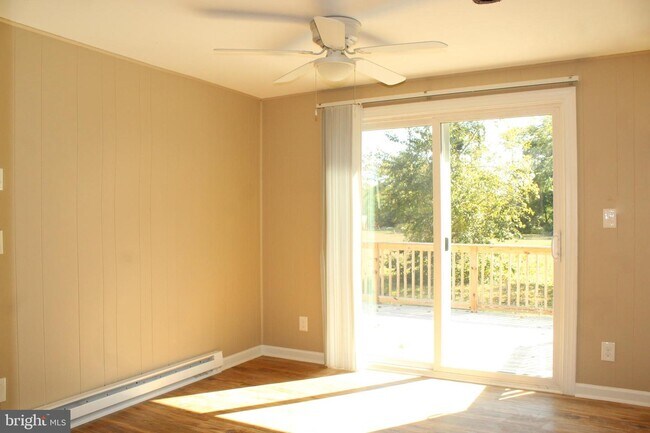 Foto del edificio - 32049 Warren Rd