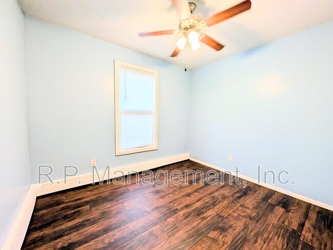 Foto del edificio - 61 Delos St W