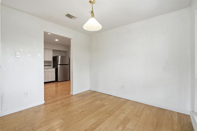 Building Photo - 214 Glen Haven Ct