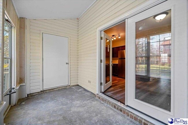 Building Photo - 731 Coventry Ln
